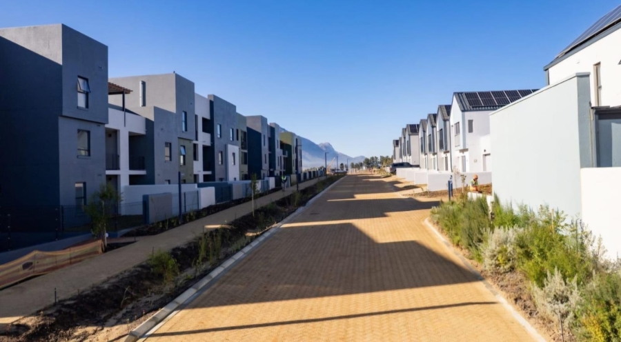 To Let 2 Bedroom Property for Rent in Newinbosch Western Cape